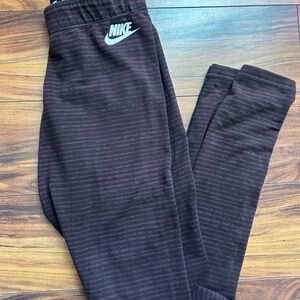 Nike women’s stripped leggings brown and purple in amazing condition athletic